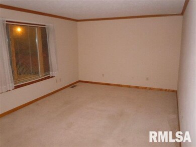 1800 N Logan St, Lincoln, IL 62656 - photo 2