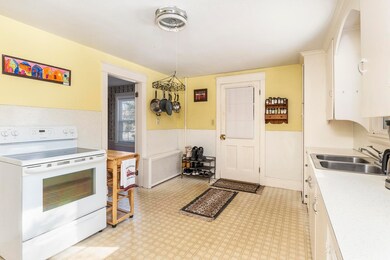 004 Kitchen