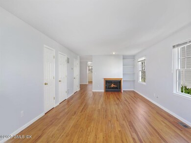 18 Hollow Wood Ln unit D, Greenwich, CT 06831 - photo 3