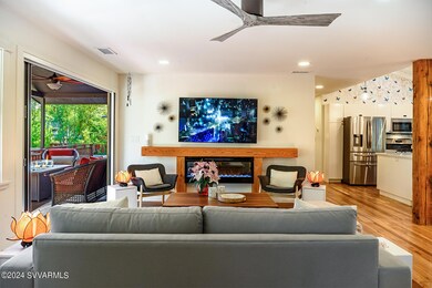 3 GREAT ROOM_8398