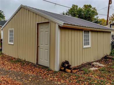 711 1st St W, Roundup, MT 59072 - photo 2