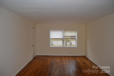 101 N Race St, Statesville, NC 28677 - photo 3