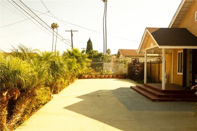 10601 S Grevillea Ave, Inglewood, CA 90304 - photo 2