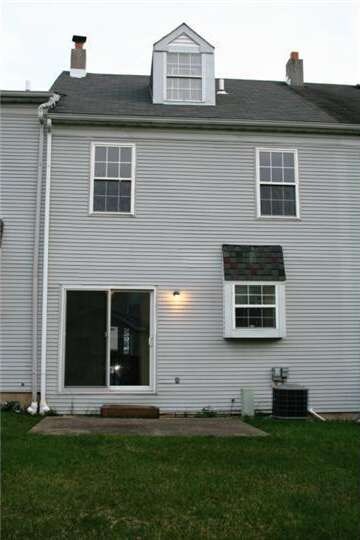 807 Treetop Ln, Norristown, PA 19403 - photo 2