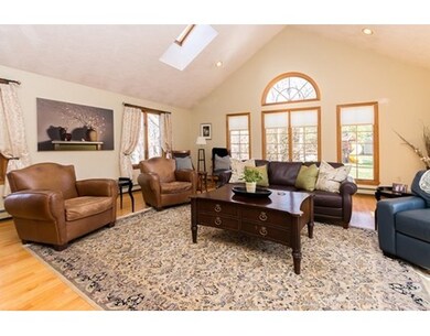 135 Lauricella Ln, Waltham, MA 02452 - photo 4