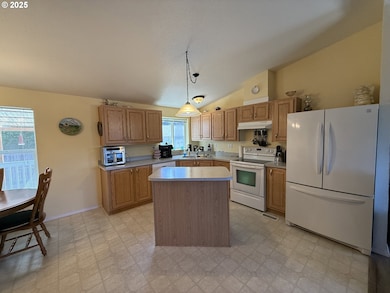 1750 S 28th Ct, Coos Bay, OR 97420 - photo 7