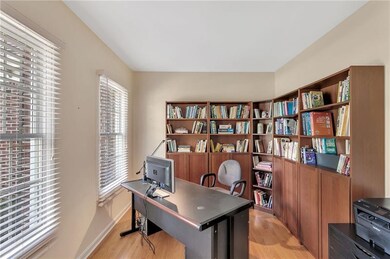 207 Walnut Dr, Eighty Four, PA 15330 - photo 4