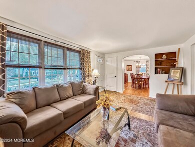 Living Room w/Hardwood Floors