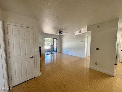 2606 S Durango Dr unit 279, Las Vegas, NV 89117 - photo 3