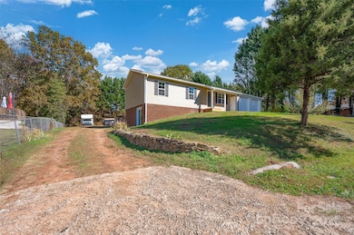 2422 Messer St, Valdese, NC 28690 - photo 3