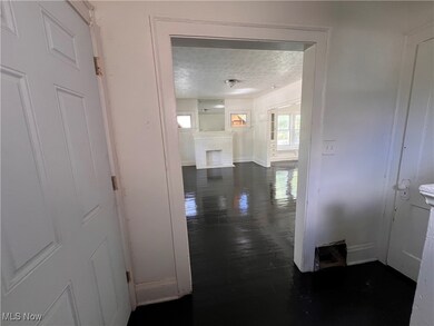 13216 Edgewood Ave, Cleveland, OH 44105 - photo 5