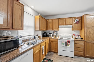 671 W 64th St, Davenport, IA 52806 - photo 6