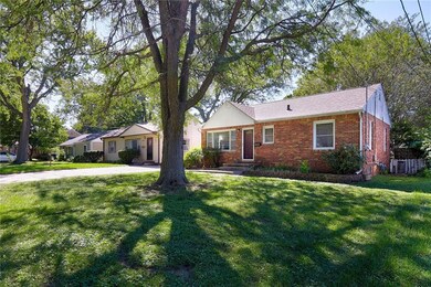 3908 42nd St, Des Moines, IA 50310 - photo 4