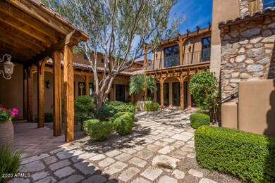 11052Courtyard