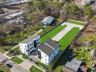 4703 Thornton Cir, Houston, TX 77018 - photo 5