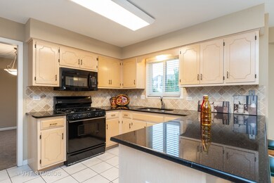 2215 Snow Creek Rd, Naperville, IL 60564 - photo 3