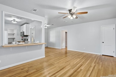 402 Mockingbird Ln, Devine, TX 78016 - photo 6