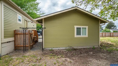 690 S 3rd St, Independence, OR 97351 - photo 6