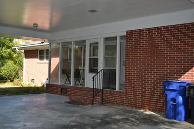 201 N Bickett St, Burgaw, NC 28425 - photo 3