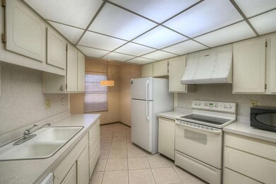 17440 N Boswell Blvd, Sun City, AZ 85373 - photo 6