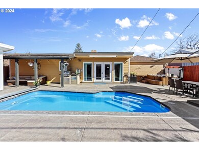 754 E 18th St, the Dalles, OR 97058 - photo 3