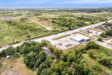 19541 Highway 35, Alvin, TX 77511 - photo 5