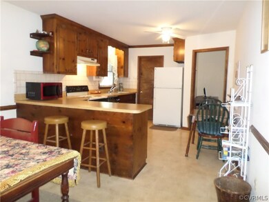 Spacious kitchen with abundance of cabinet space!
