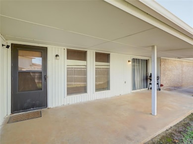 6908 Woodlake Dr, Oklahoma City, OK 73132 - photo 6