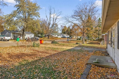 View of yard with a residential view