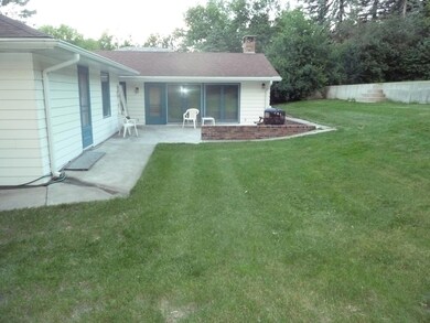 717 5th St NE, Jamestown, ND 58401 - photo 5