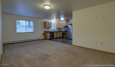 2060 Lucille - Living:Kitchen