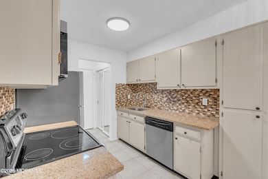 55 Amberly Dr unit G, Manalapan, NJ 07726 - photo 4