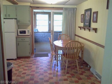 521 Morse St, Ionia, MI 48846 - photo 3