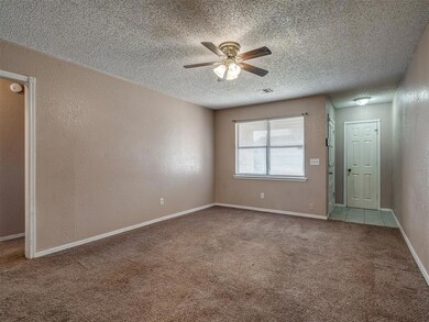 Carpeted empty room with ceiling fan and a texture