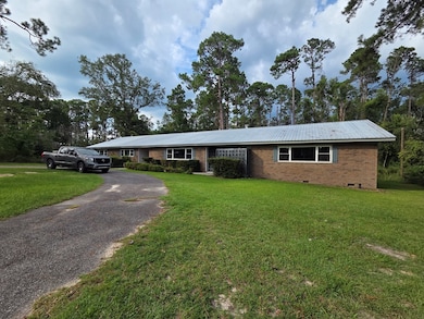Front yard w/horseshoe driveway