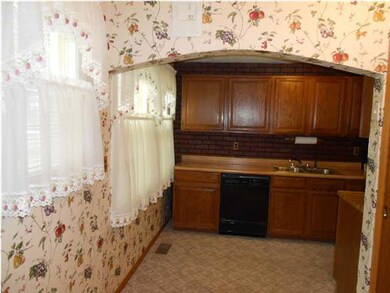 Kitchen curtains stay.