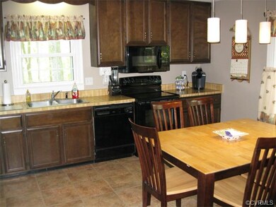 Eat -in Kitchen