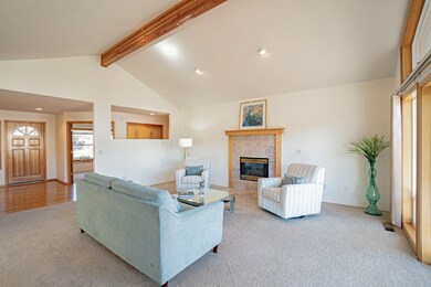 944 Cypress Point Loop, Ashland, OR 97520 - photo 5