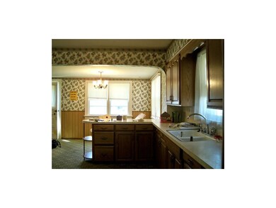 KITCHEN WITH NEWER CABINETS - 10'4