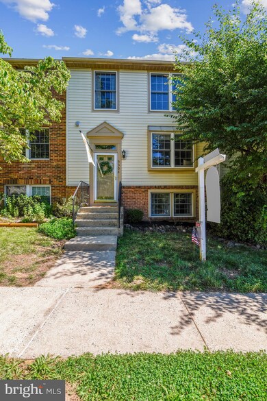 6308 Lightburn Ct, Centreville, VA 20121 - photo 2