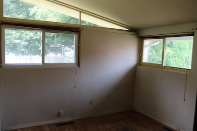 1856 S Averill Ave, Flint, MI 48503 - photo 5