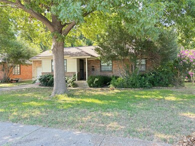 View of front of home featuring a front lawn