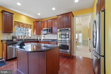 15615 Copper Beech Dr, Upper Marlboro, MD 20774 - photo 2