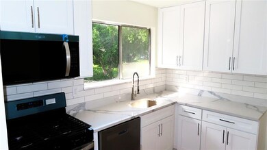 3213 Yvette Ct, Florissant, MO 63031 - photo 2