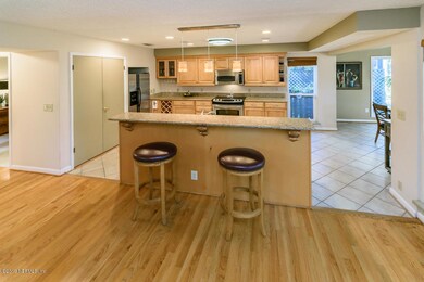 5486 Mariners Cove Dr, Jacksonville, FL 32210 - photo 6