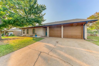 1220 Julie St, Weatherford, TX 76086 - photo 2