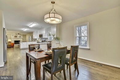 5113 Summit Dr, Fairfax, VA 22030 - photo 6