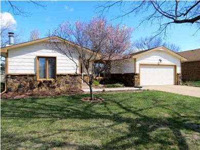 HOME FEATURES 2 CAR ATTACHED GARAGE