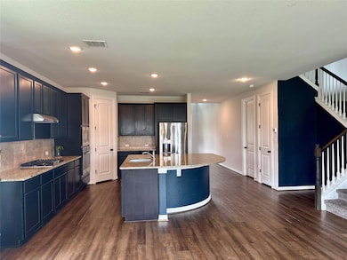 Kitchen with appliances with stainless steel fini