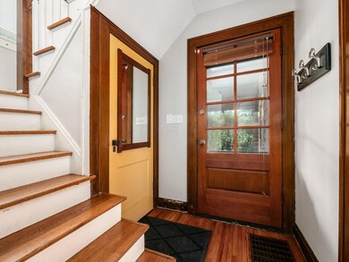 008_0456_N 2682 Summit St 001